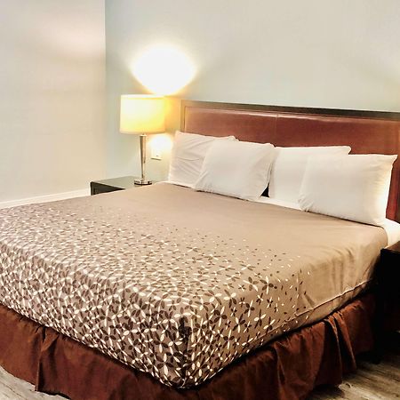 Montgomery Inn & Suites Екстер'єр фото