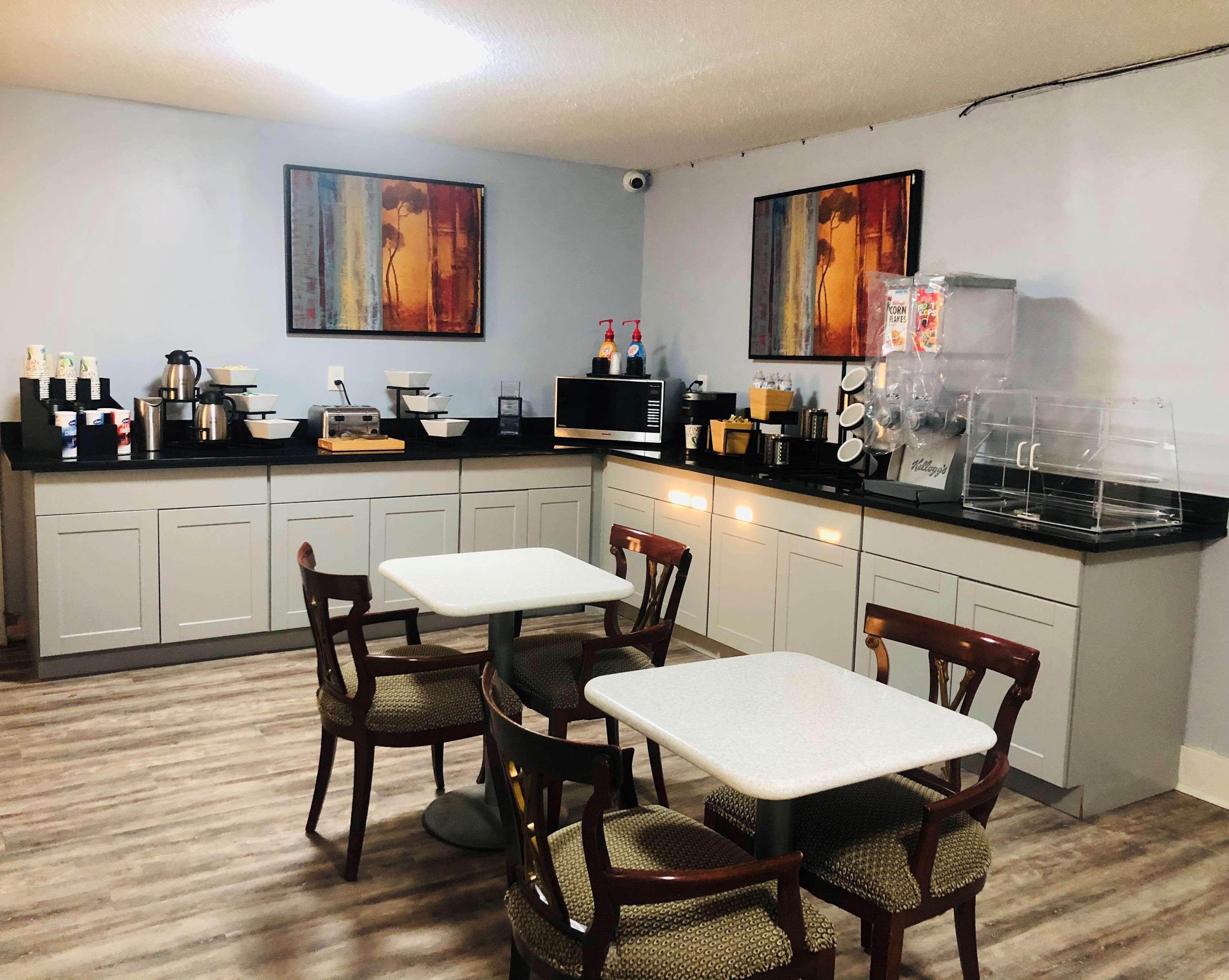 Montgomery Inn & Suites Екстер'єр фото