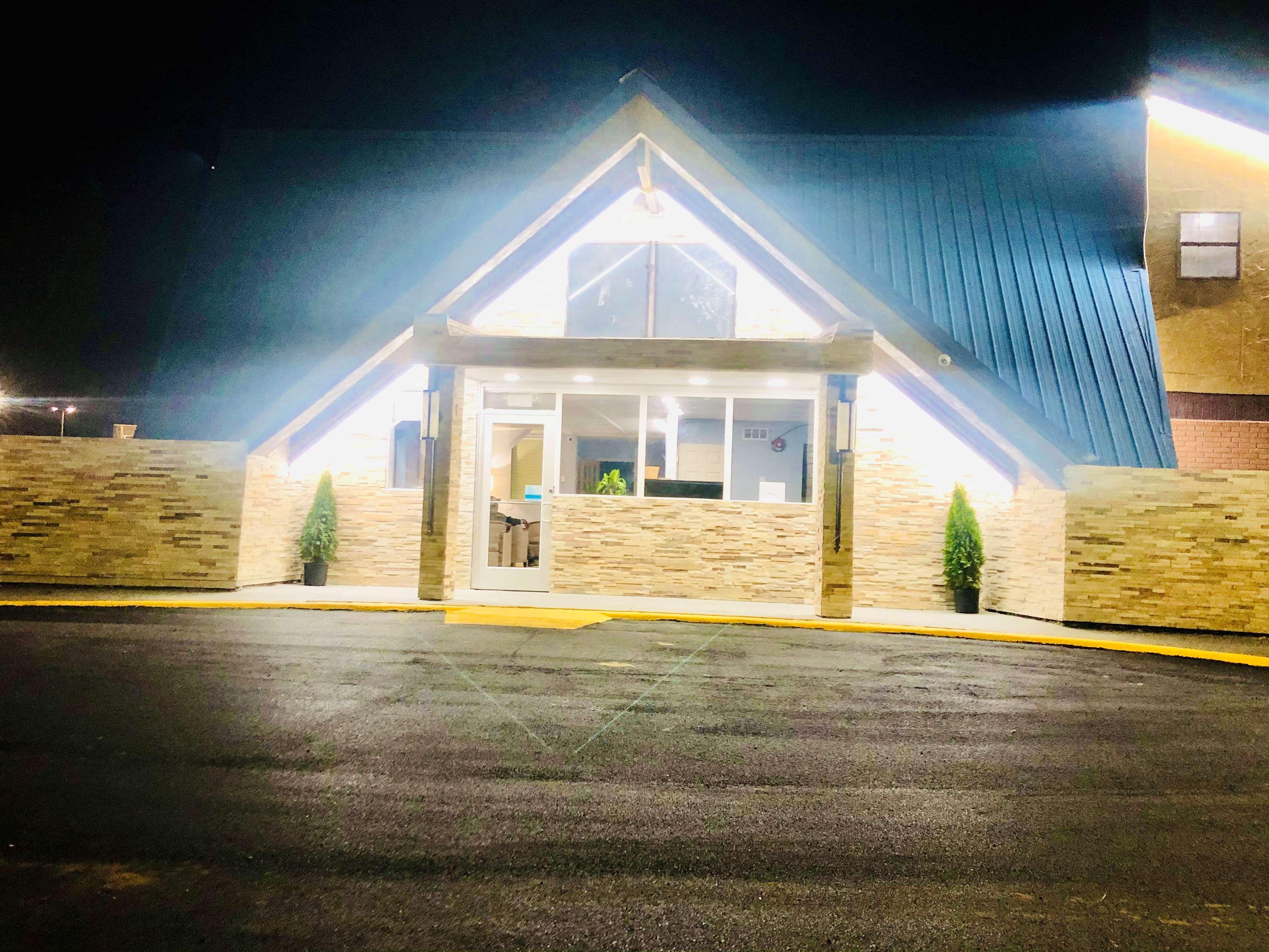 Montgomery Inn & Suites Екстер'єр фото